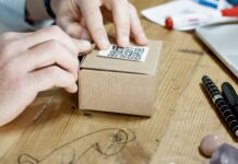Domowy system kluczy z kodami QR: oznaczanie, kontakt do właściciela i bezpieczeństwo
